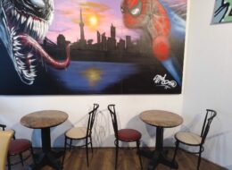 Neue Tische und Stühle für SCI-Jugendcafé