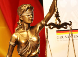 SCI-Volksschule: Der Mittwochs-Chor präsentiert heute den Artikel 2 des Grundgesetzes