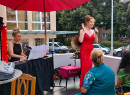 Sommer-Kultur-Programm: Zwei Energiebündel im Abendkleid